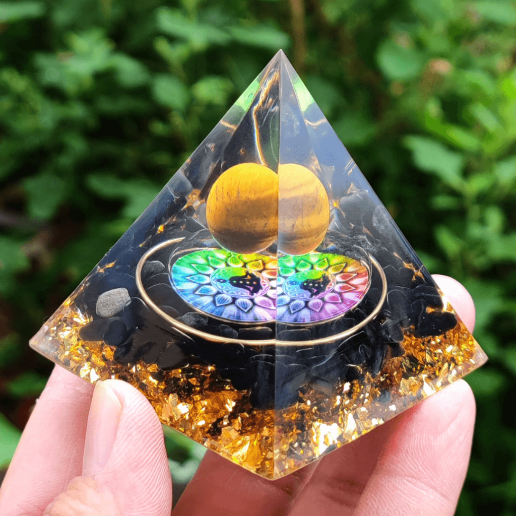 Pyramide d'Orgonite Symbole de Bouddha Chakra Œil de Tigre et Citrine