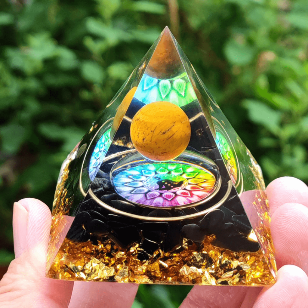Pyramide d'Orgonite Symbole de Bouddha Chakra Œil de Tigre et Citrine